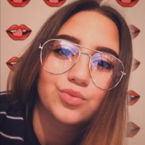 Meet your Posher, Mickayla